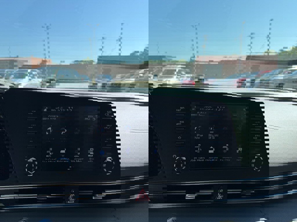 Used 2023 Hyundai Elantra SEL image 19