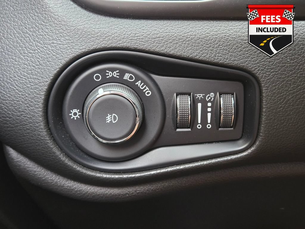 Used 2022 Jeep Renegade Latitude w/ Convenience Group AWD/4WD image 30