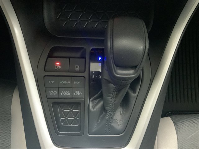 Used 2022 Toyota RAV4 XLE AWD/4WD image 27