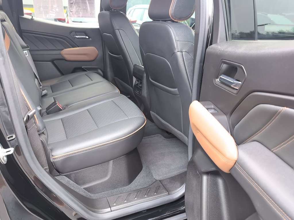 Used 2024 GMC Canyon AT4 w/ AT4 Premium Package AWD/4WD image 7