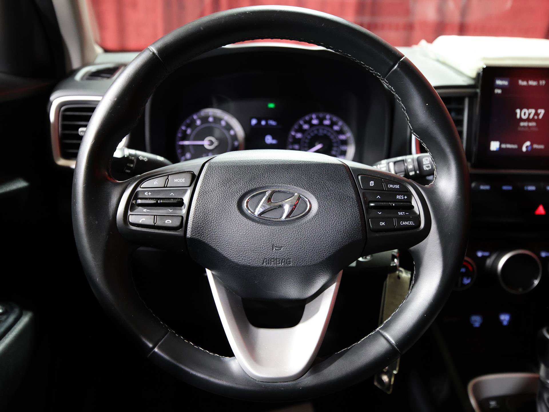 Used 2020 Hyundai Venue SEL w/ Convenience Package image 16