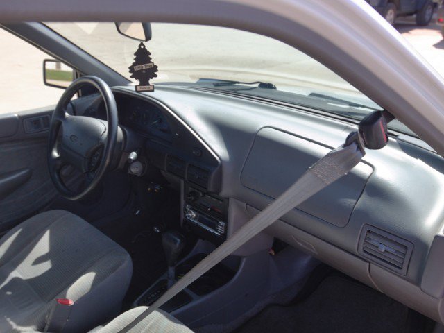 Used 1995 Ford Escort LX image 26