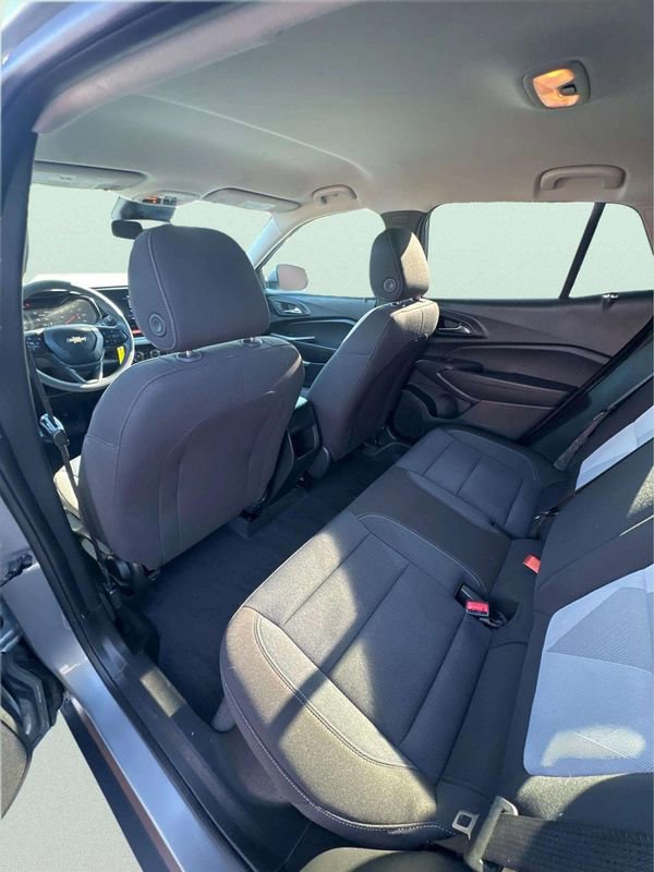 Used 2024 Chevrolet Trax LS w/ LS Convenience Package FWD image 18