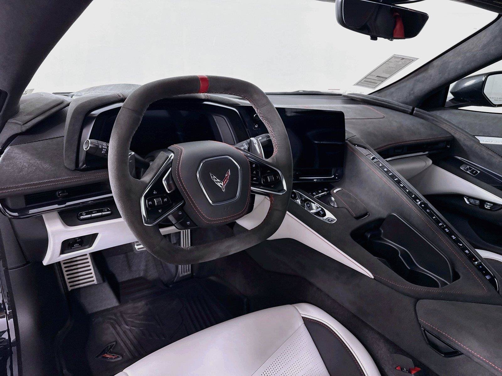 Used 2023 Chevrolet Corvette Stingray Premium Conv w/ Z51 Performance Package RWD image 4