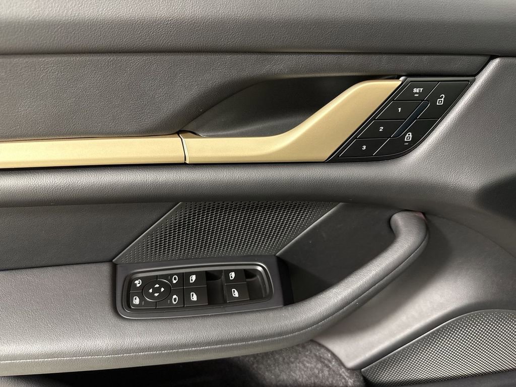 Certified 2025 Porsche Taycan 4S image 34