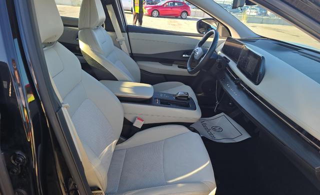 Used 2023 Nissan Ariya AWD image 6