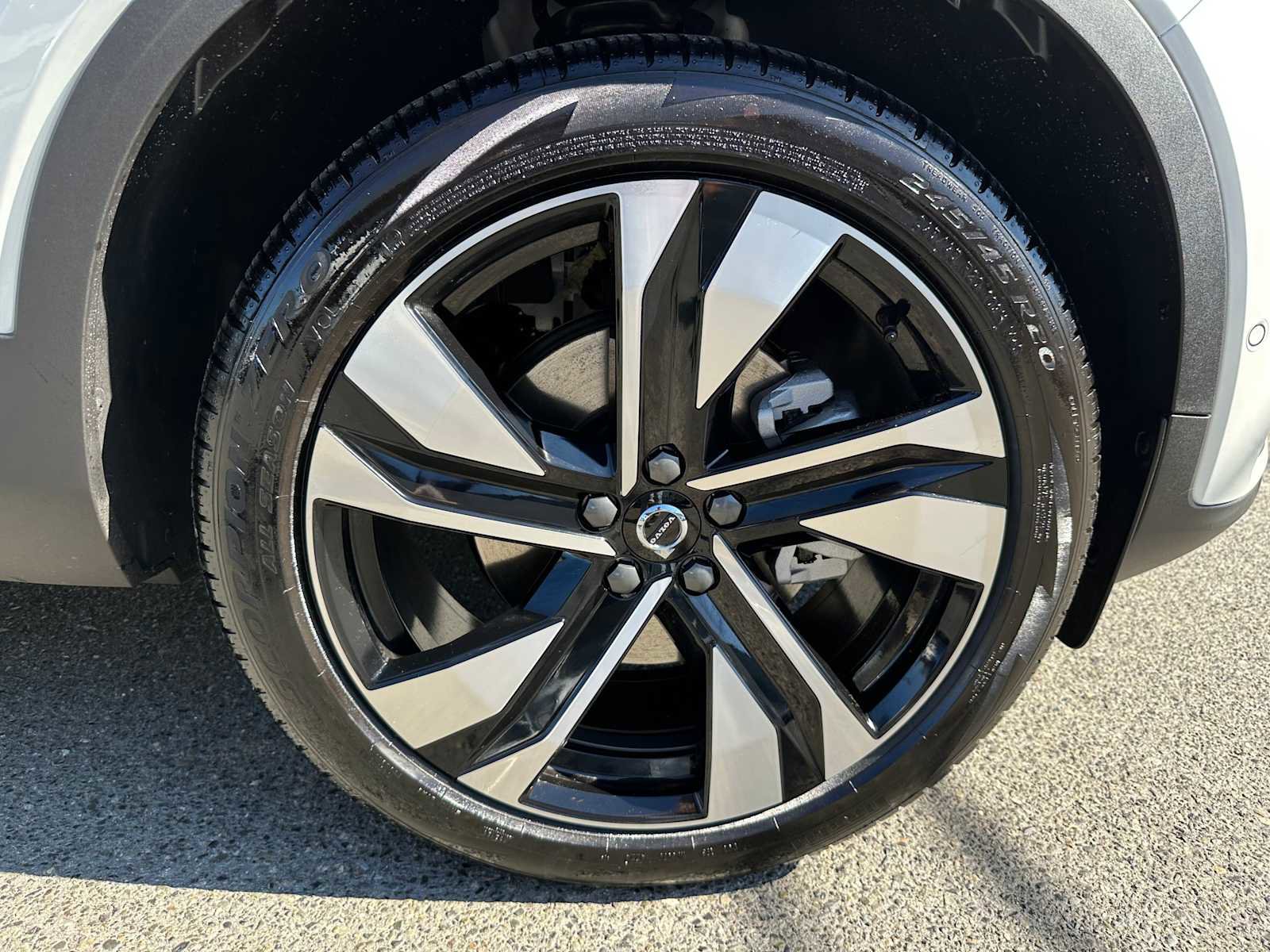 New 2025 Volvo XC40 B5 Ultra w/ Climate Package image 9