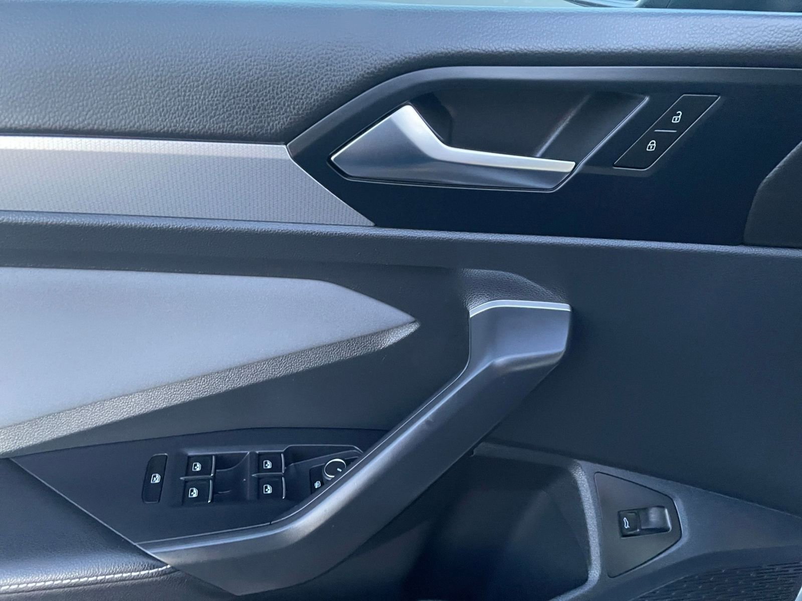 Used 2025 Volkswagen Jetta SE image 20