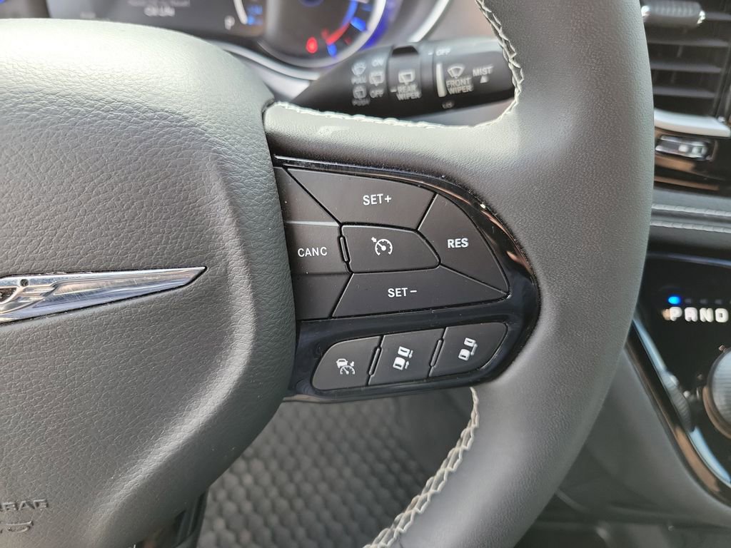 Used 2022 Chrysler Pacifica Touring-L w/ S Appearance Package image 32