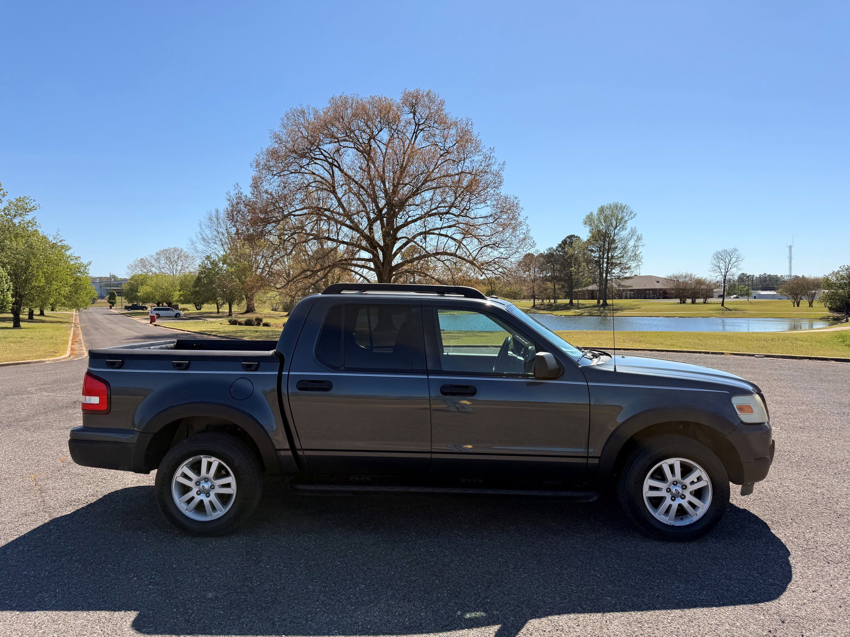 Used 2010 Ford Explorer Sport Trac XLT image 6