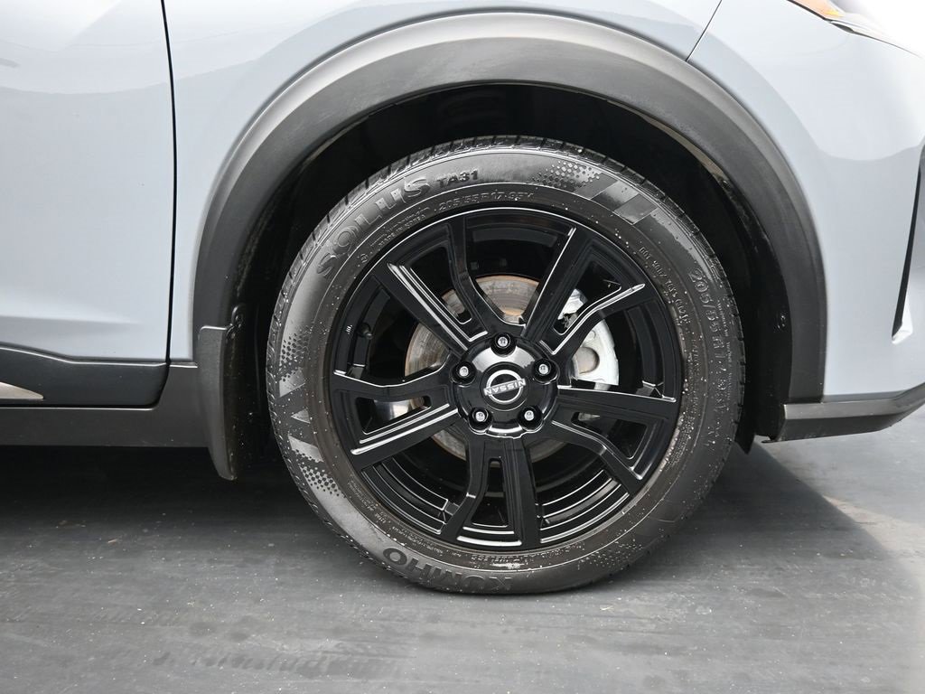 Used 2024 Nissan Kicks SR w/ SR Premium Package image 2