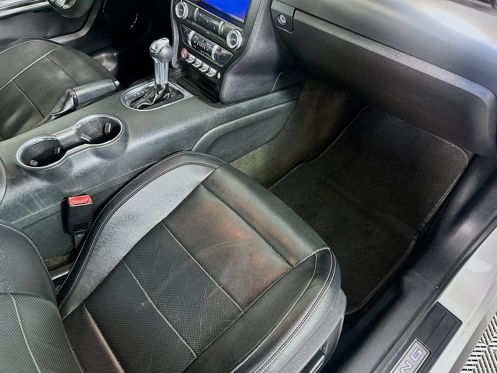 Used 2018 Ford Mustang Premium RWD image 33