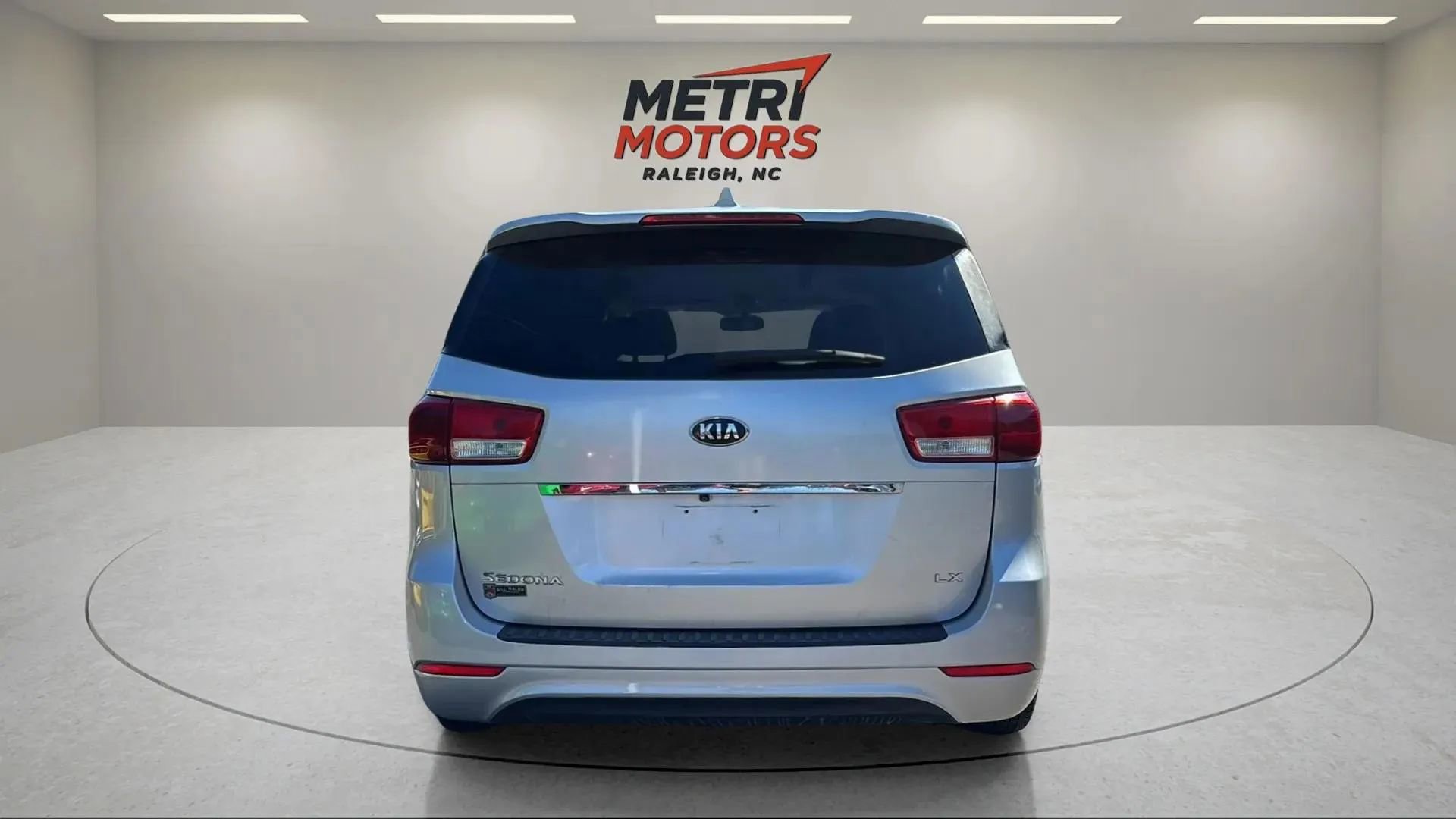 Used 2017 Kia Sedona LX image 6