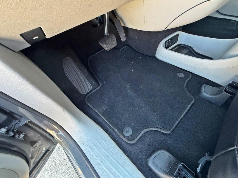 Used 2023 Chrysler Pacifica Touring-L FWD image 24
