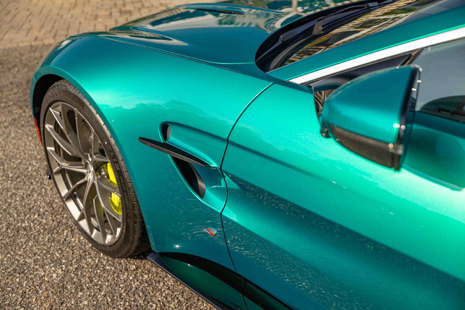 New 2026 Aston Martin V8 Vantage S RWD image 10
