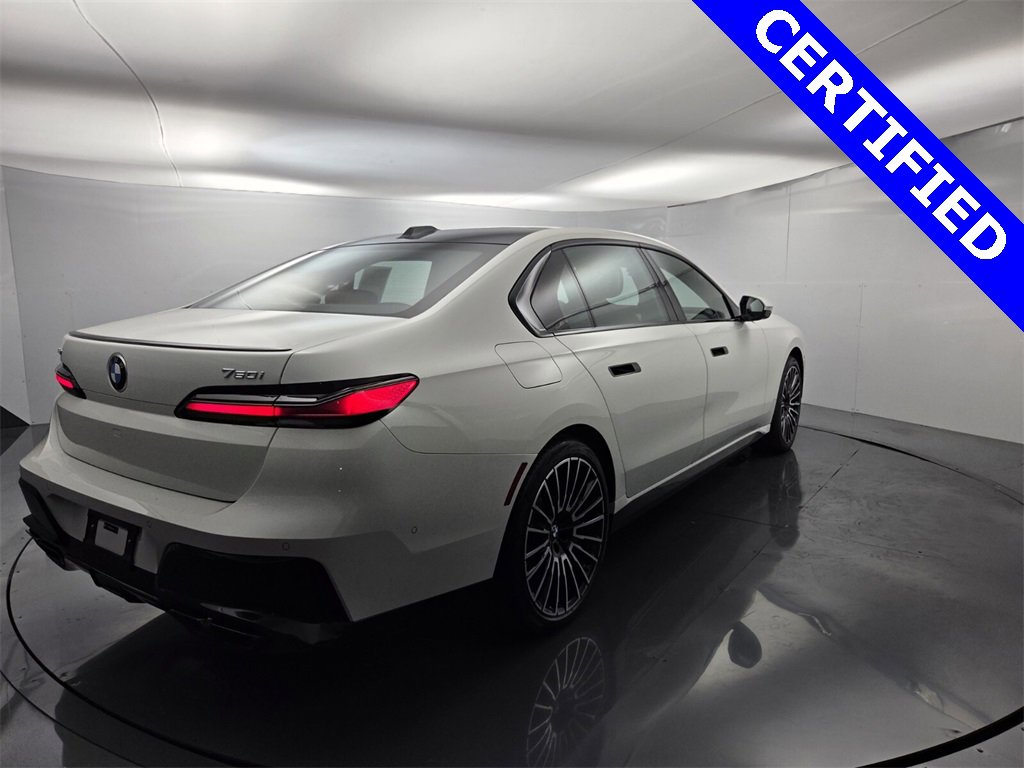 Certified 2025 BMW 760i xDrive image 17