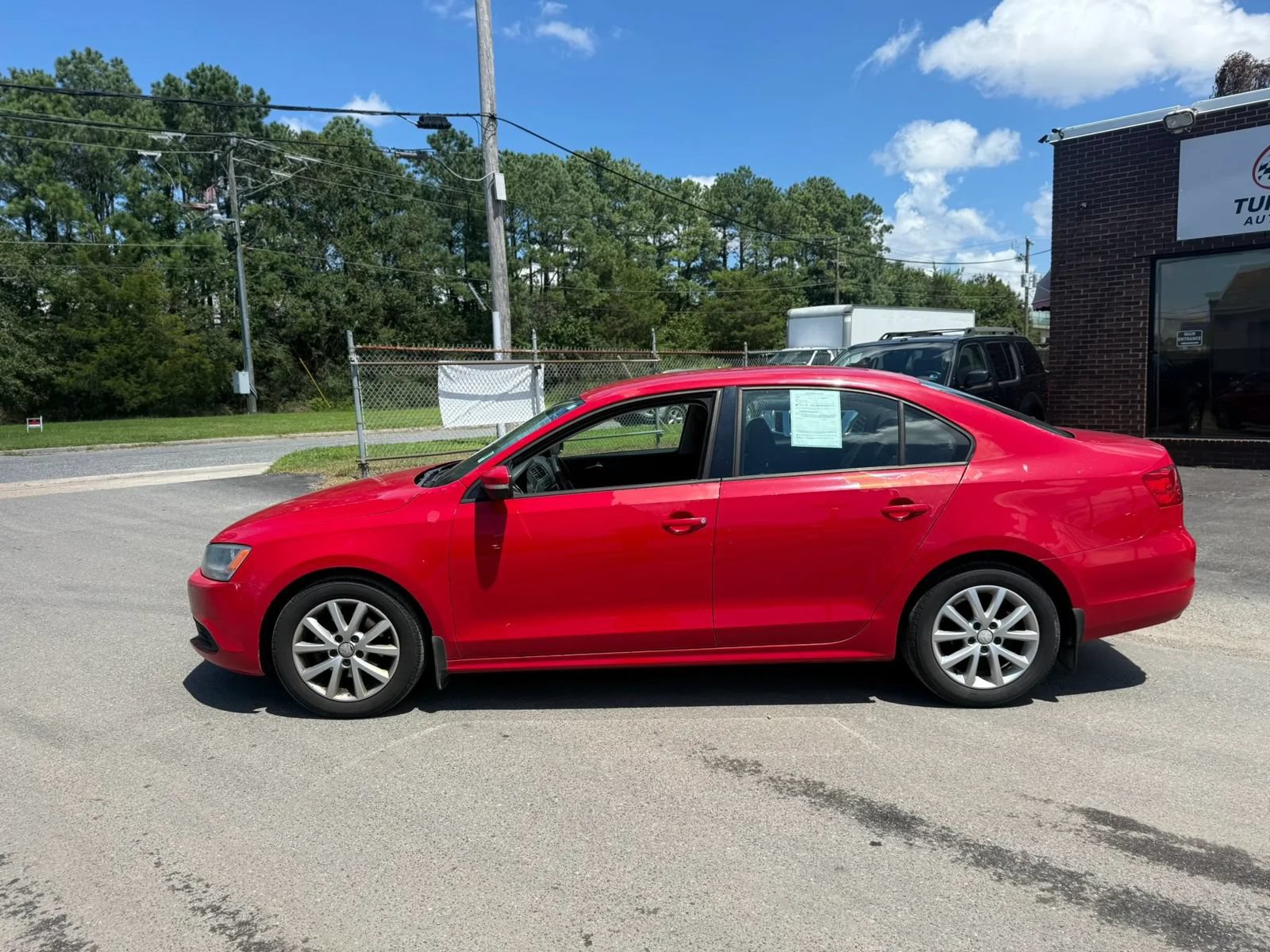 Used 2012 Volkswagen Jetta SE FWD image 2