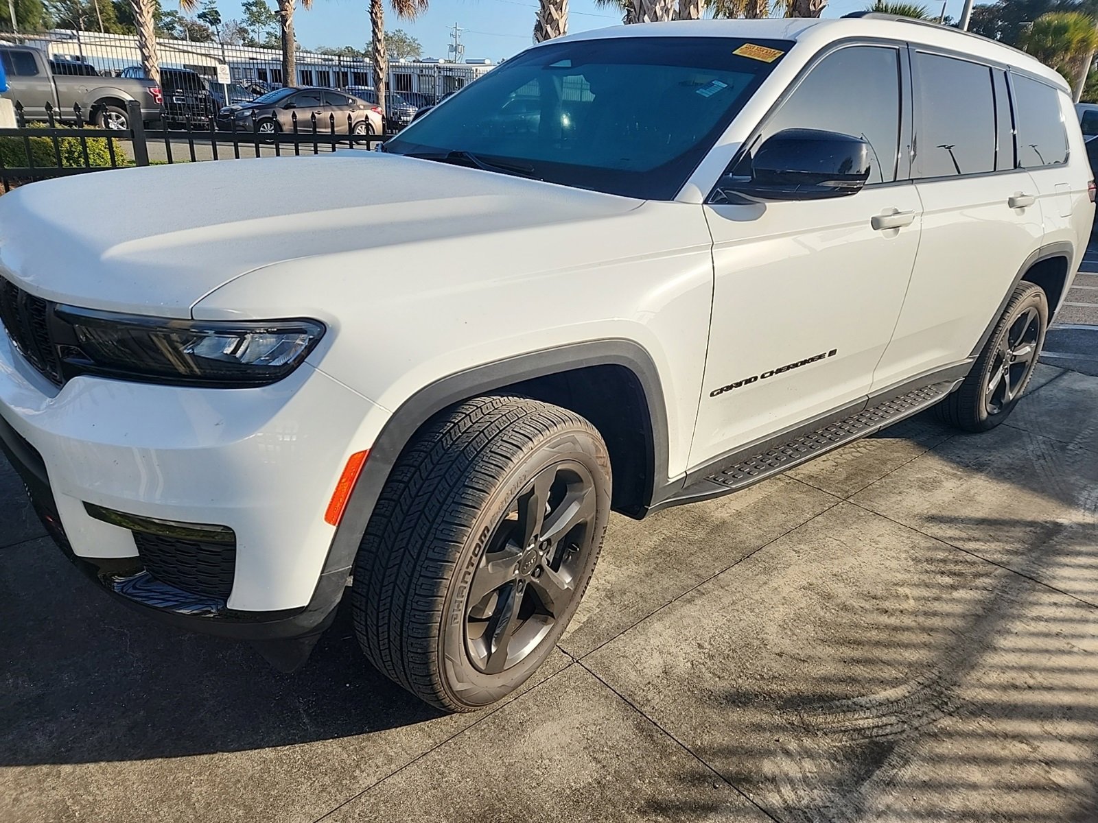 Used 2023 Jeep Grand Cherokee L Limited w/ Black Appearance Package image 4