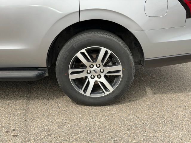 Used 2024 Ford Expedition Limited image 13