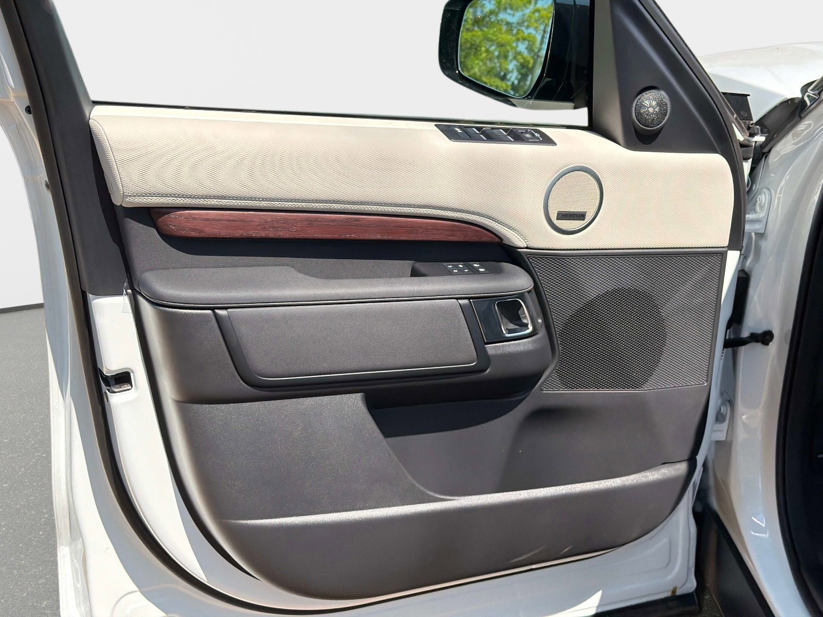 New 2026 Land Rover Discovery Dynamic SE AWD/4WD image 17
