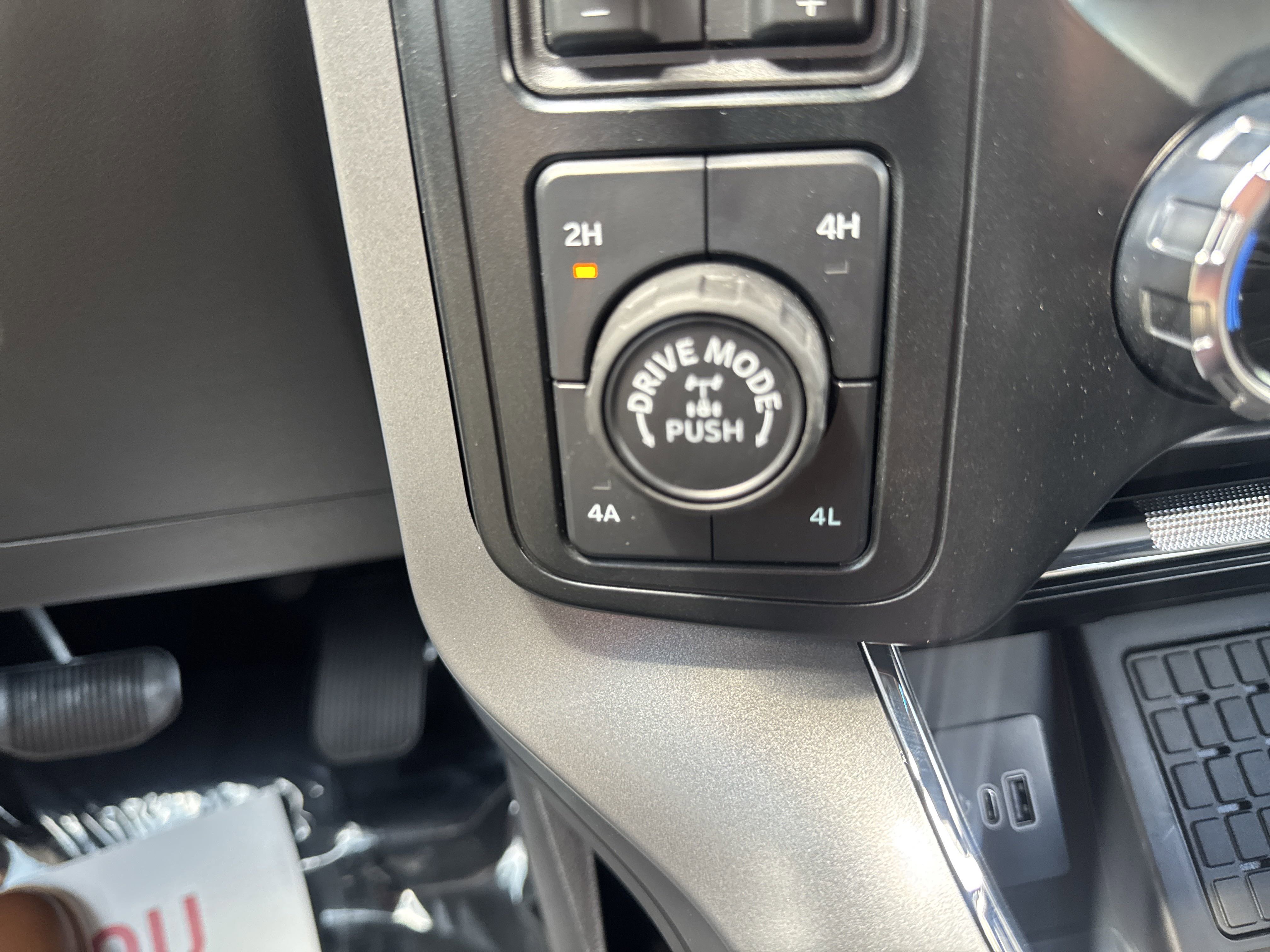 New 2025 Ford F150 Lariat w/ Equipment Group 502A High image 39