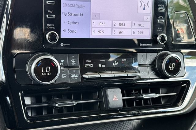 Used 2021 Toyota Highlander L AWD/4WD image 18