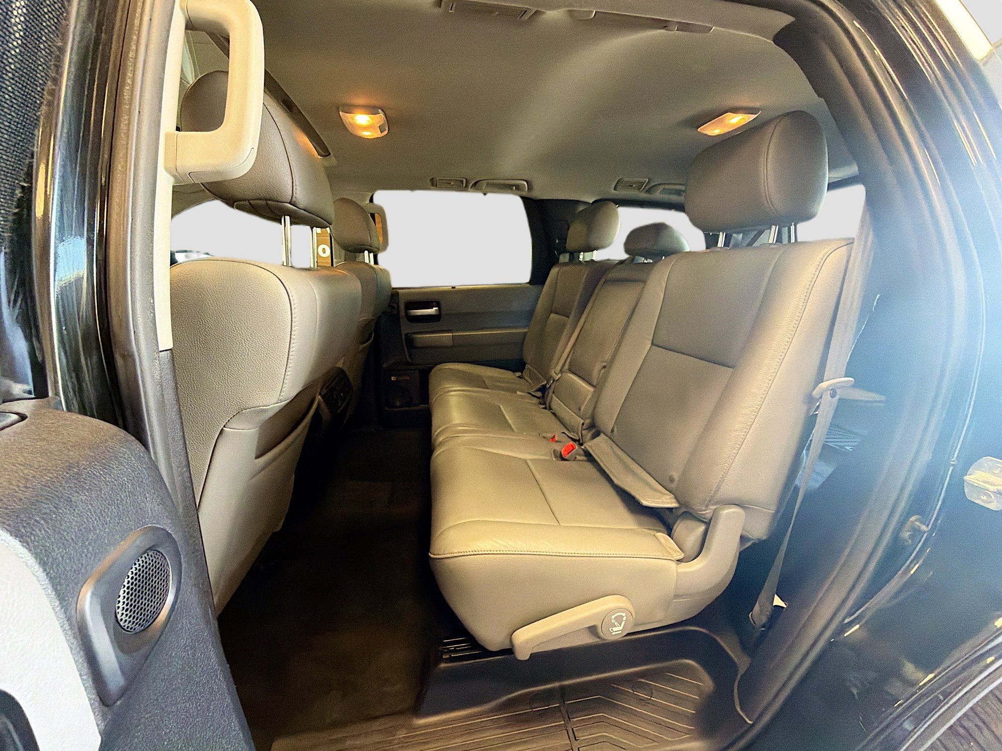 Used 2016 Toyota Sequoia Limited w/ Safety & Convenience Package image 30