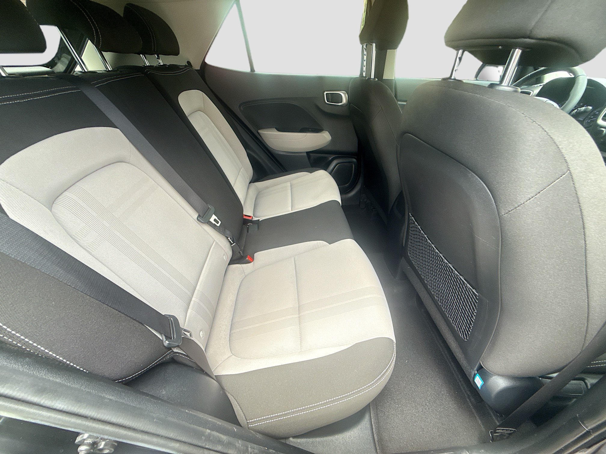 Used 2022 Hyundai Venue SEL FWD image 25