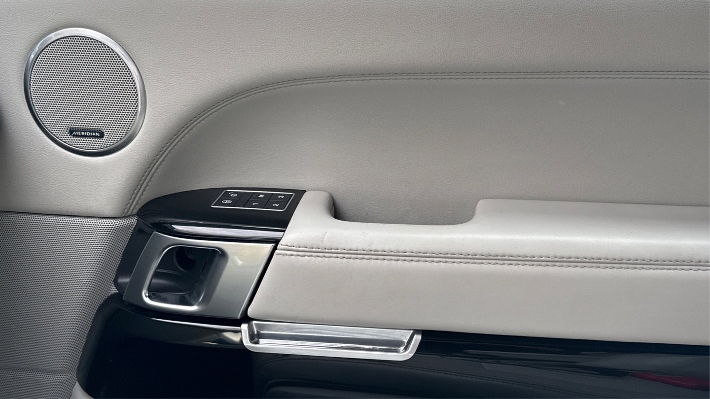 Used 2016 Land Rover Range Rover HSE image 47