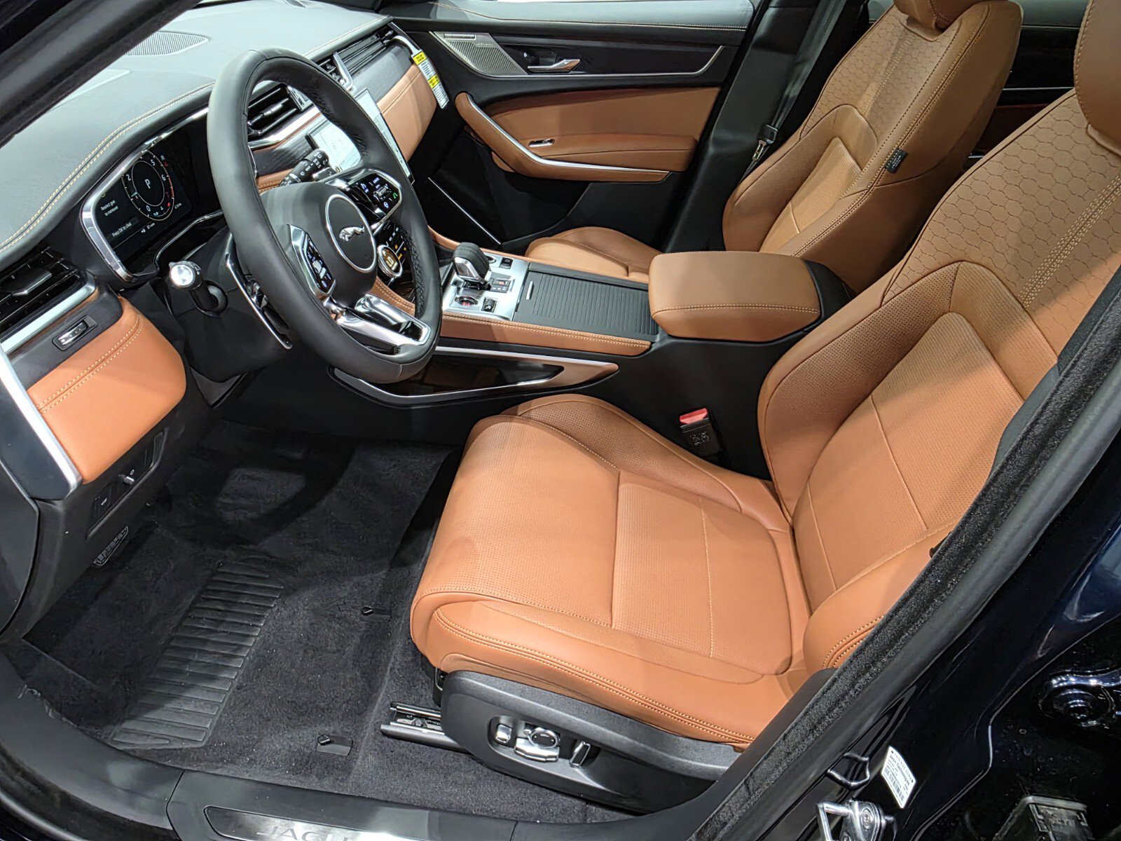 New 2026 Jaguar F-PACE R-Dynamic S image 6