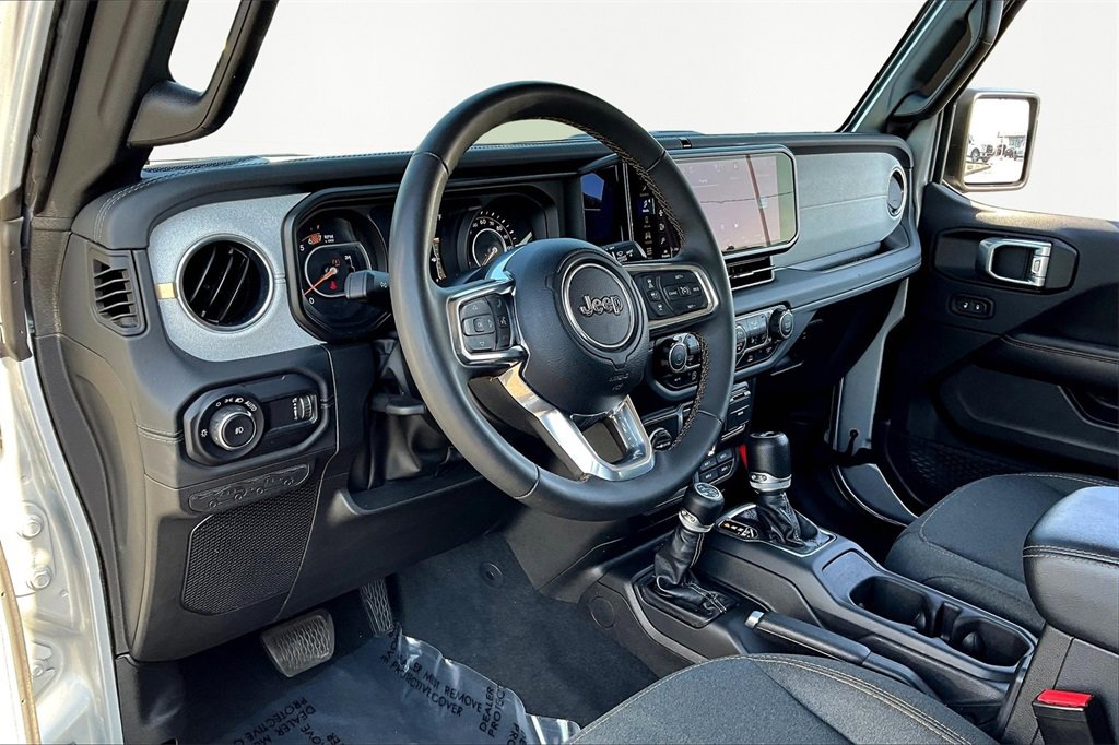 Used 2024 Jeep Wrangler Sahara image 14