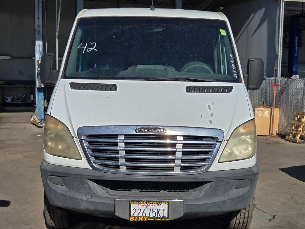 Used 2007 Freightliner Sprinter 2500 RWD image 2