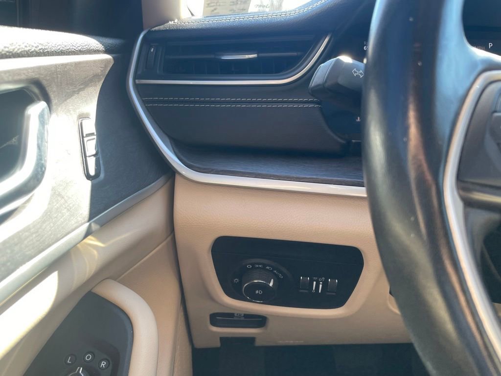 Used 2021 Jeep Grand Cherokee L Limited w/ Luxury Tech Group II image 13