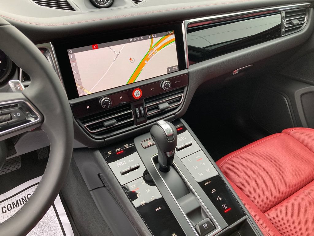 Used 2025 Porsche Macan AWD/4WD image 13