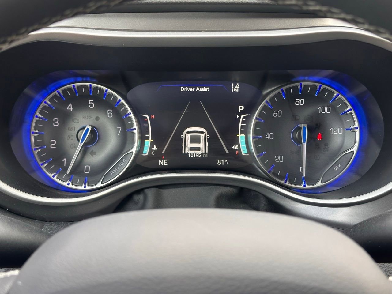 Used 2026 Chrysler Pacifica Select image 32