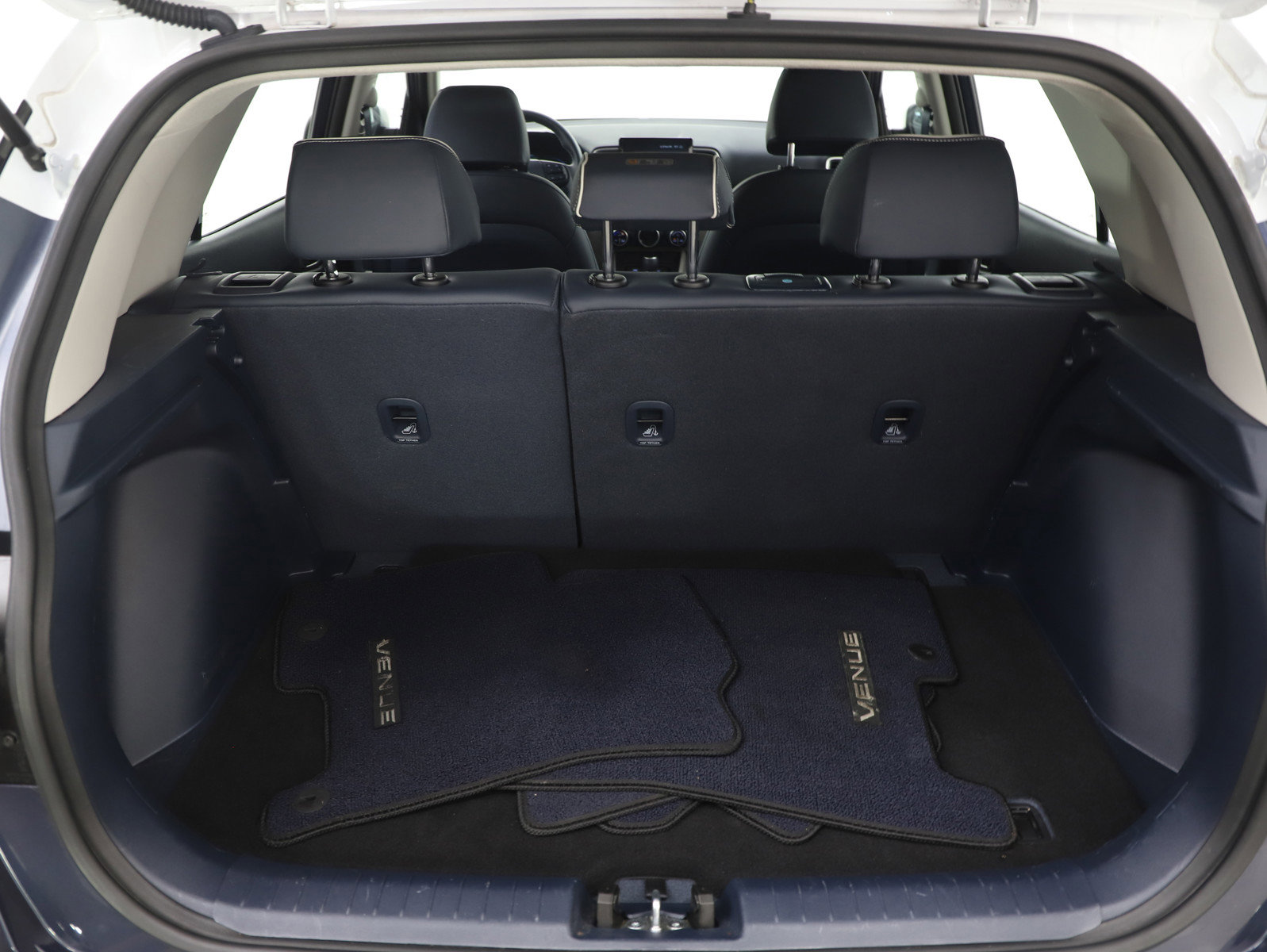 Certified 2023 Hyundai Venue Limited w/ Cargo Package image 9