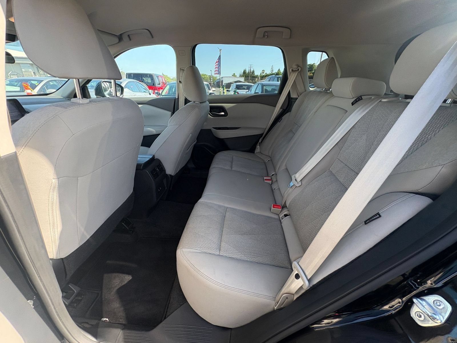 Used 2025 Nissan Rogue SV FWD image 28