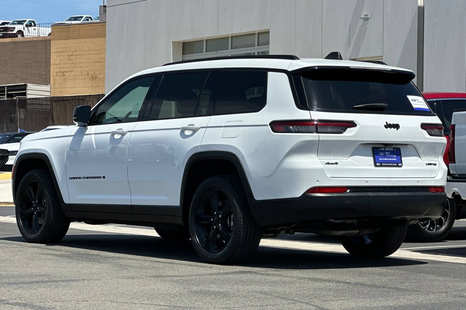 Used 2024 Jeep Grand Cherokee L Limited w/ Black Appearance Package AWD/4WD image 5