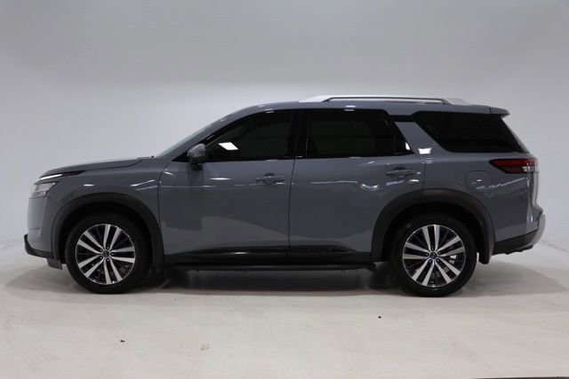 Used 2022 Nissan Pathfinder Platinum w/ Cargo Package image 4