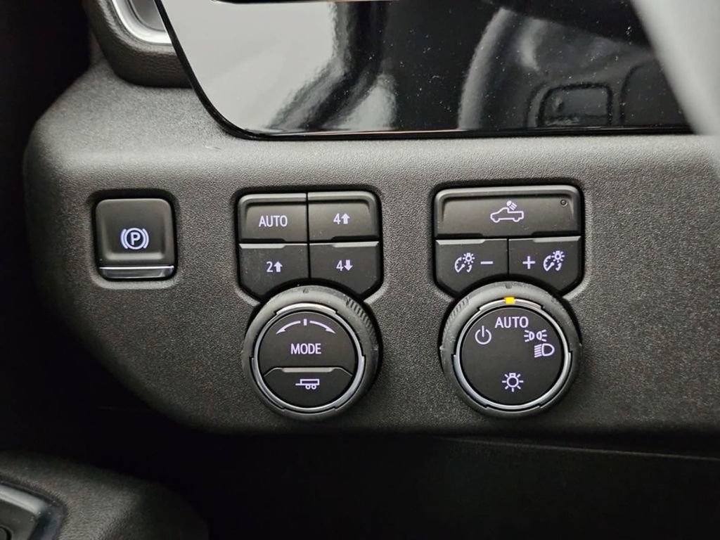 New 2025 Chevrolet Silverado 1500 LT w/ Z71 Off-Road Package AWD/4WD image 26