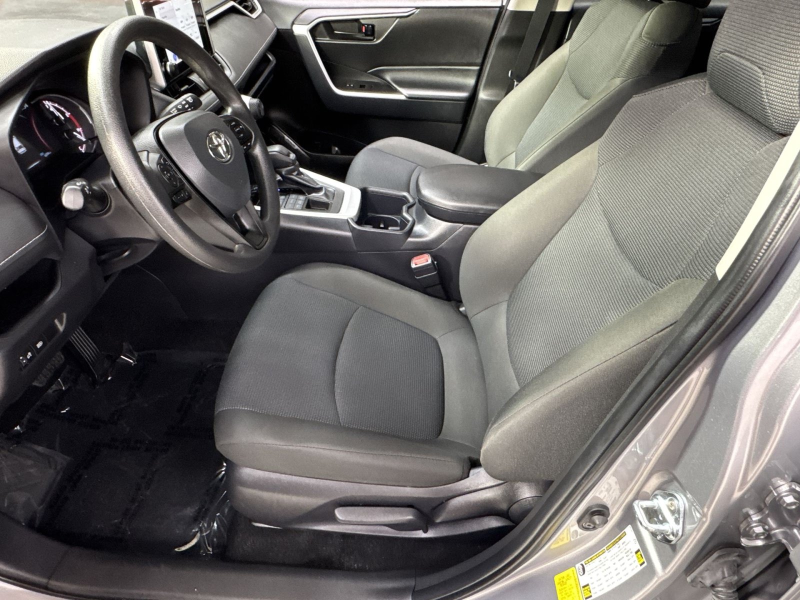 Used 2025 Toyota RAV4 LE AWD/4WD image 16