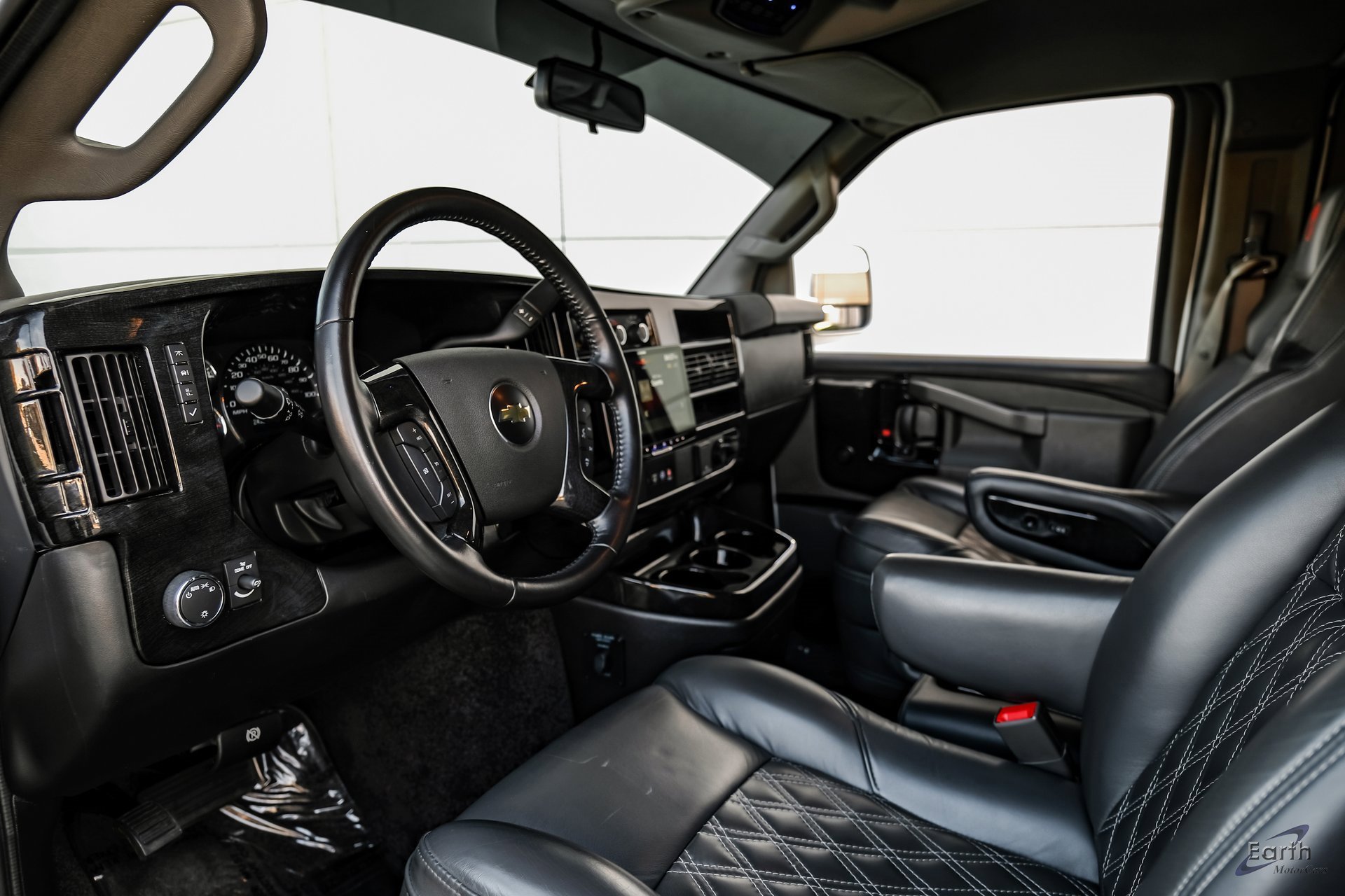 Used 2023 Chevrolet Express 2500 image 34