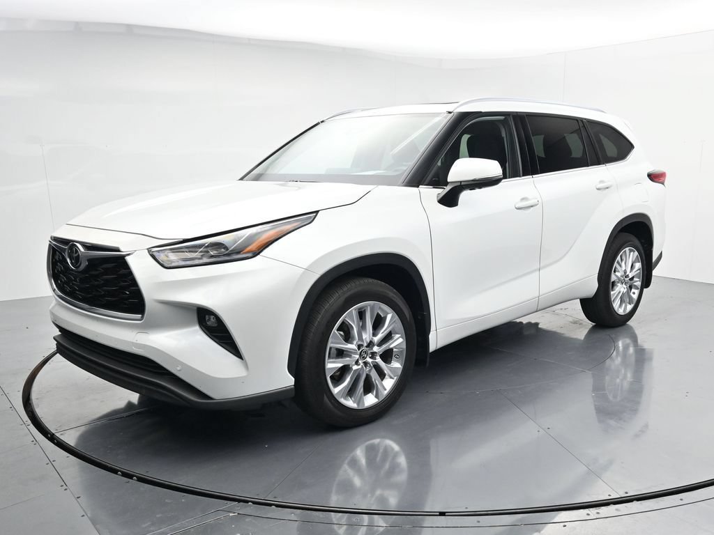 Used 2022 Toyota Highlander Limited AWD/4WD image 4