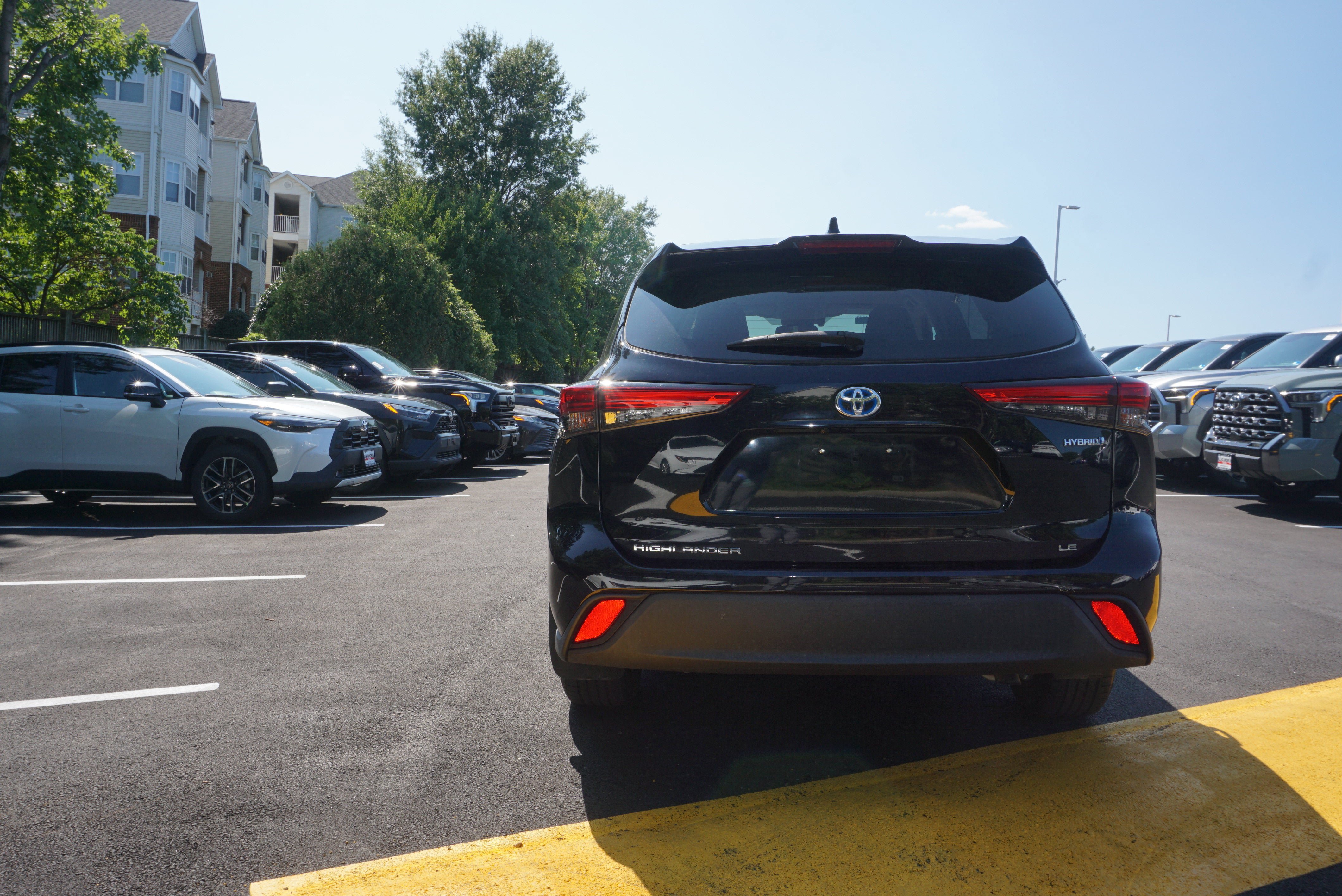 Used 2020 Toyota Highlander LE AWD/4WD image 5