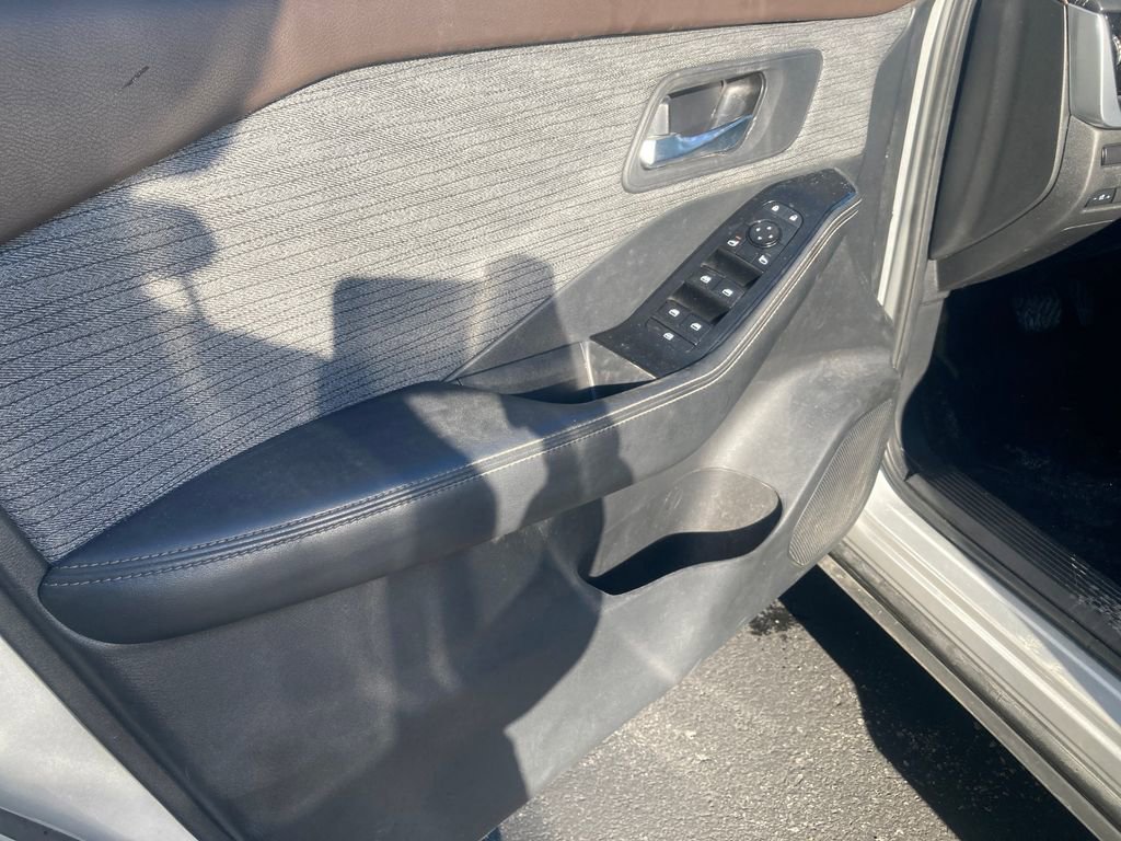 Used 2021 Nissan Rogue SV image 12