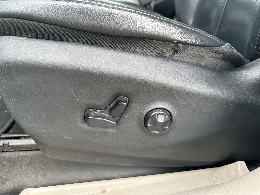 Used 2017 Chrysler Pacifica Touring-L image 17