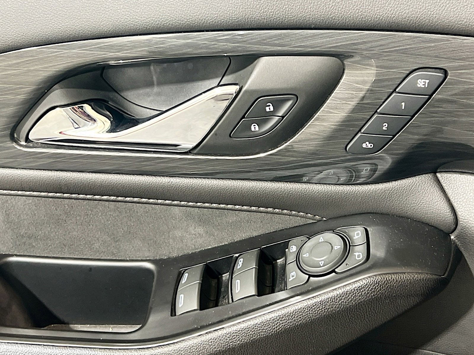 Used 2023 Chevrolet Traverse High Country image 14