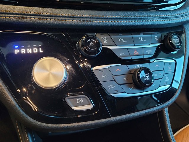 New 2023 Chrysler Pacifica Pinnacle image 10