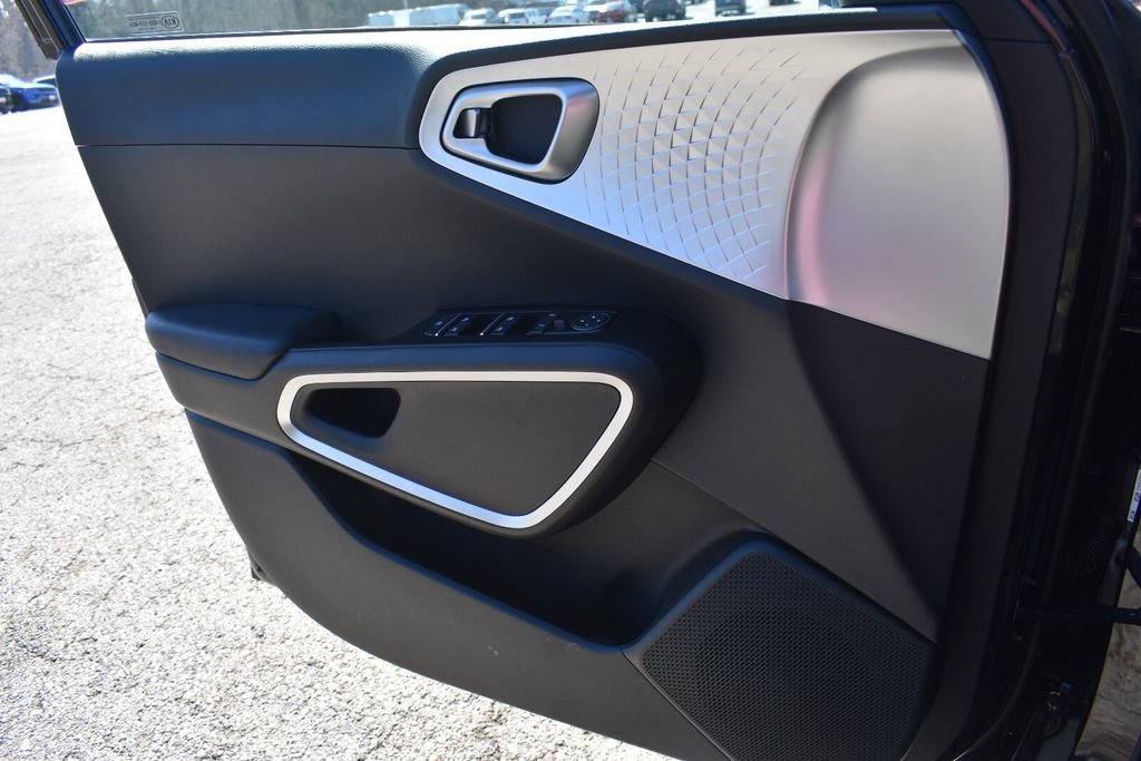 Used 2021 Kia Soul LX FWD image 31