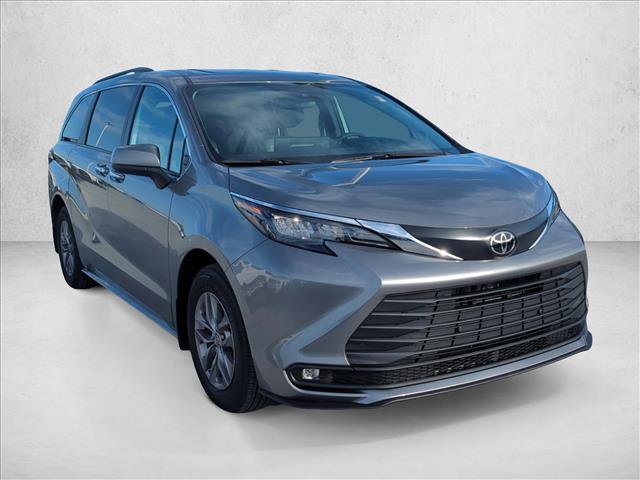 Certified 2026 Toyota Sienna XLE image 3